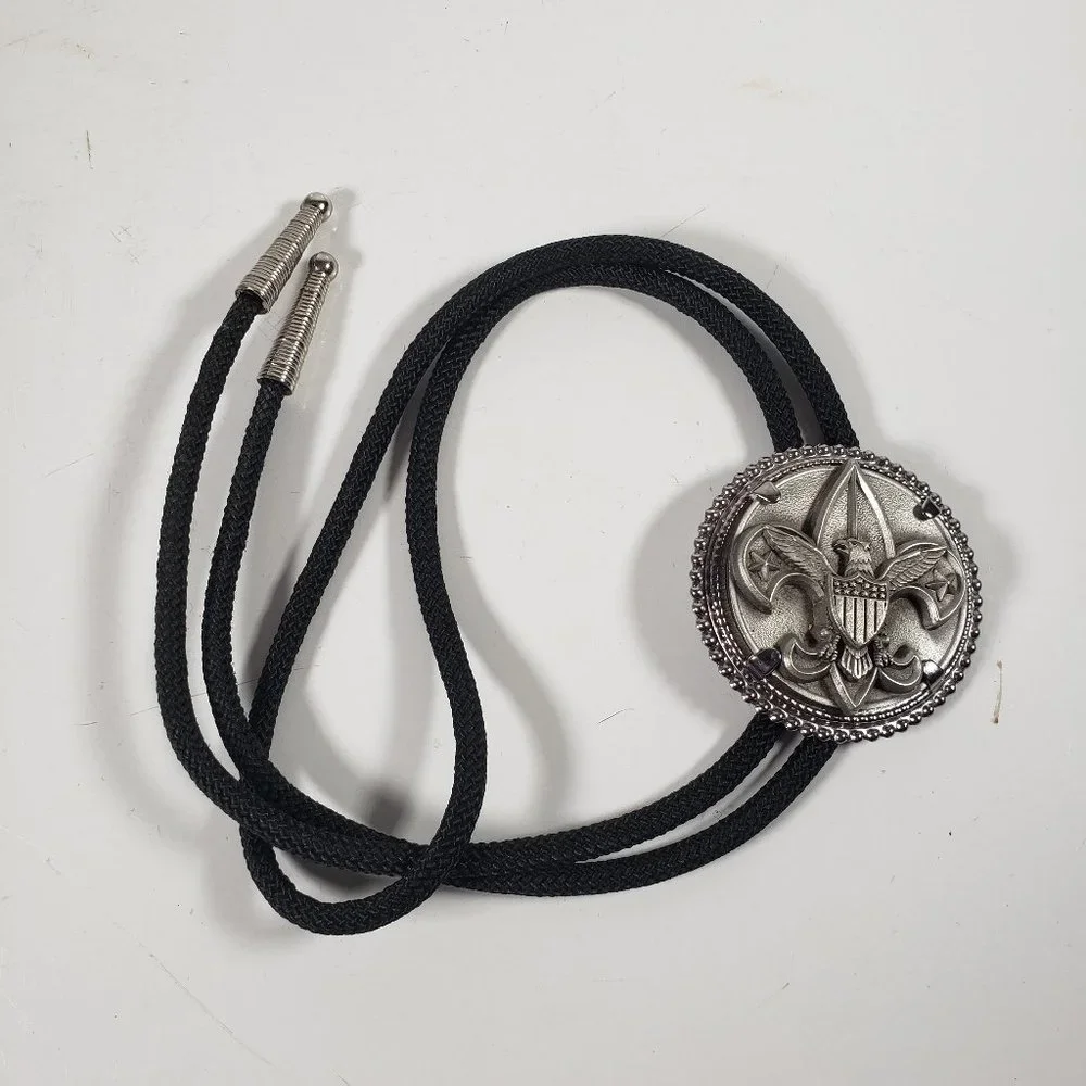 VTG BOY SCOUTS of AMERICA Tenderfoot Rank Bolo Tie Matte Silver Tone W/ Tips
